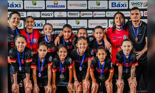 Equipe sub-14 de Arapongas é vice-campeã no futebol feminino