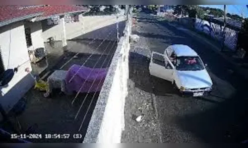 Câmeras registram terror de família durante assalto a residência