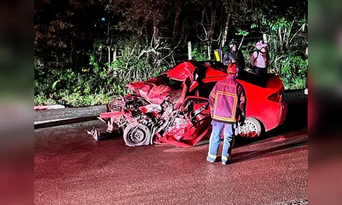 Vítimas de acidente entre carro e ônibus no PR são pai e filho