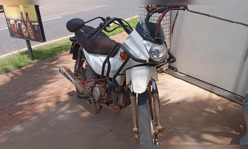 Motociclista fica ferido após colisão na Avenida Minas Gerais