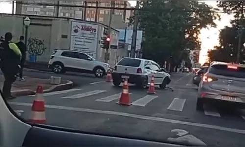 Mãe e criança de 2 anos ficam feridas após colisão em Apucarana