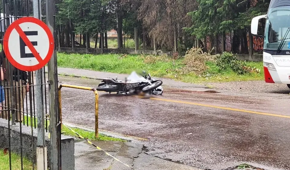 A batida aconteceu na rua Professor Algacyr Munhoz Mader