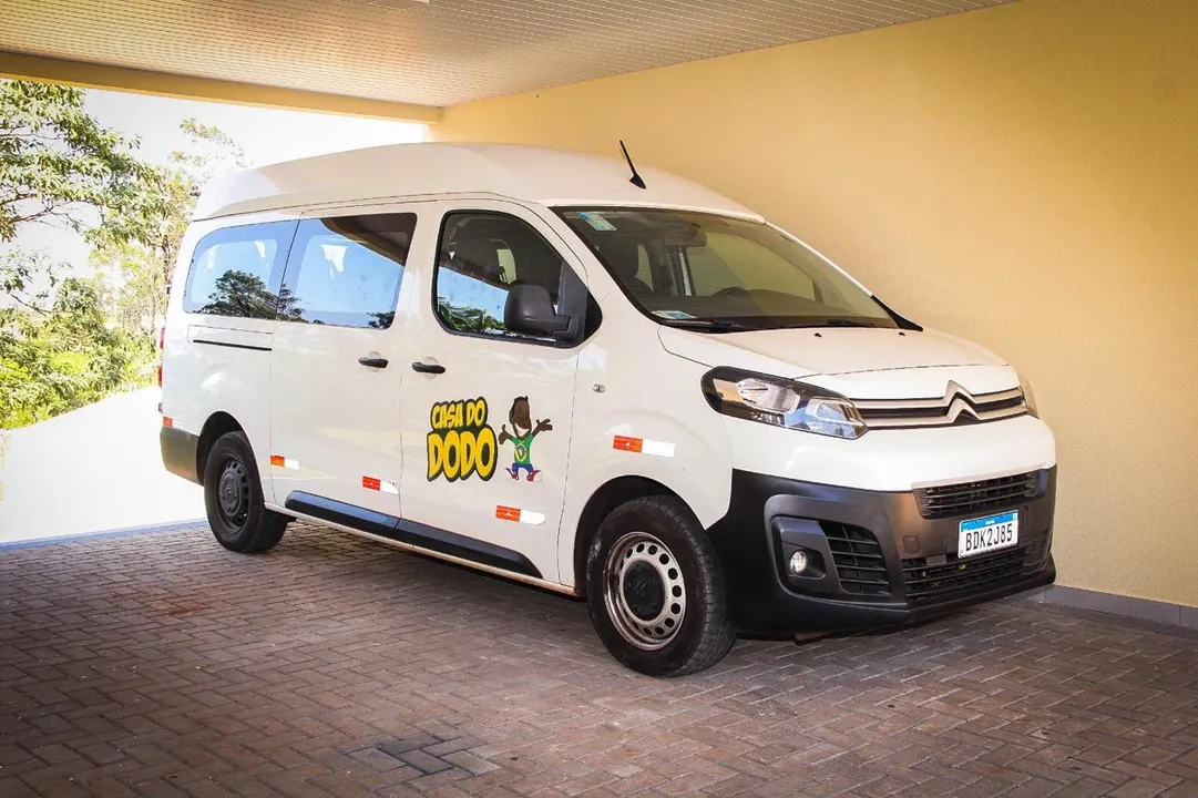 A van é o único carro que a entidade possui para deslocamento de seus internos e da equipe para as atividades externas.