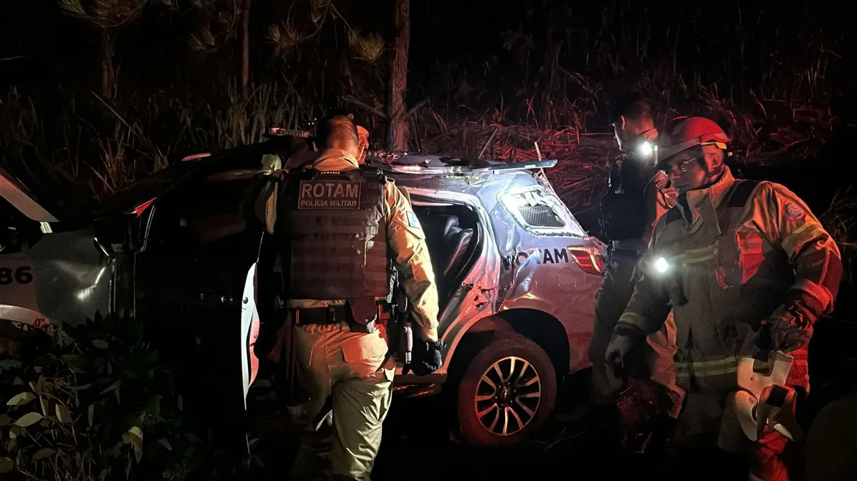 Acidente aconteceu na madrugada deste domingo (22)