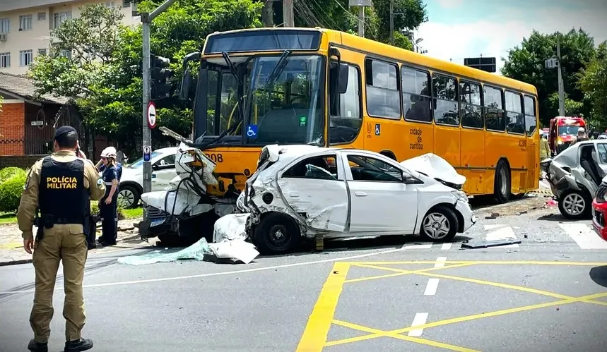 Acidente envolveu 11 veículos em Curitiba