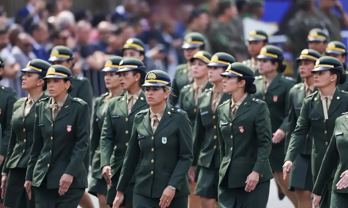 Alistamento feminino tem grande adesão