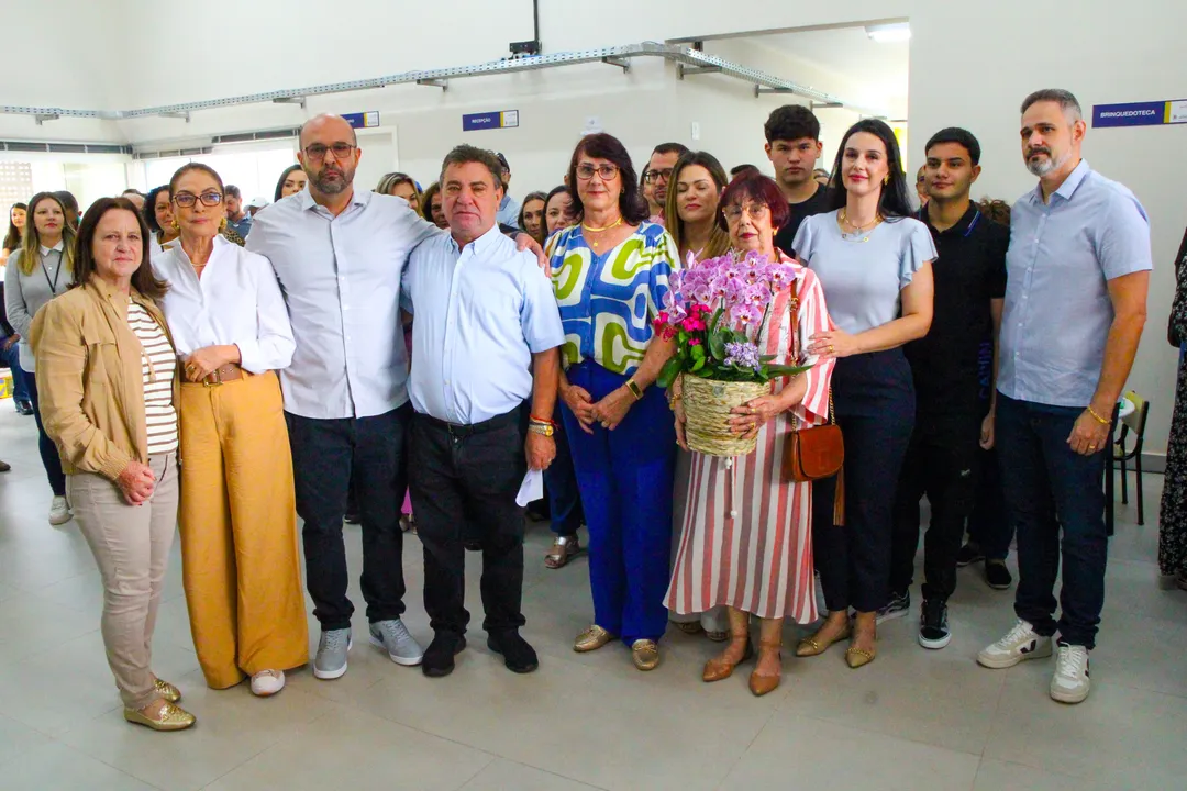 Autoridades e familiares de homenageado