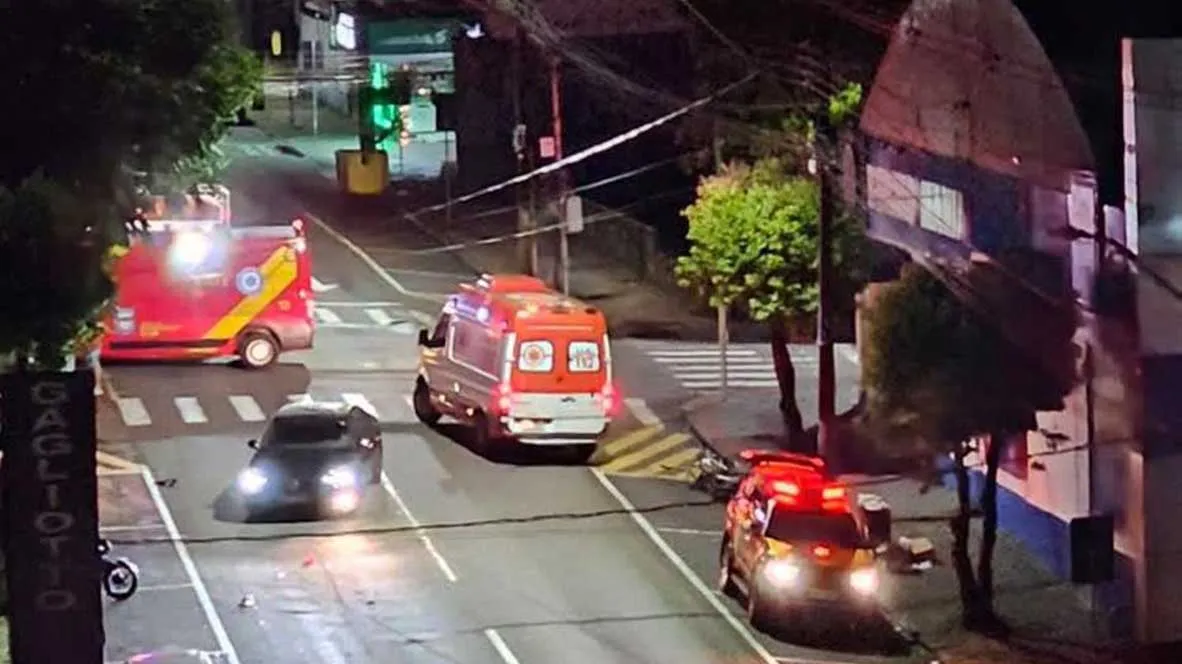 Batida envolveu um Toyota Corolla, um Audi A3 e uma motocicleta Honda CG 160