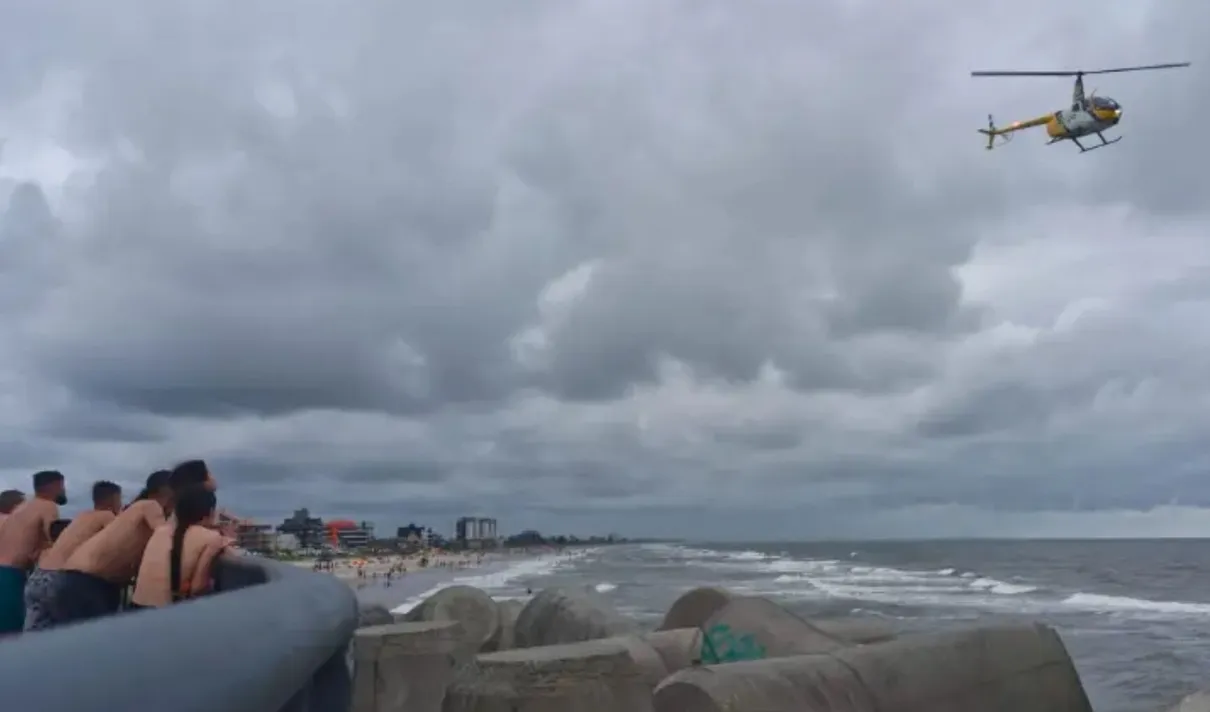 Bombeiros buscam por menino que desapareceu no litoral do Paraná