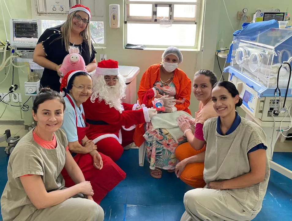 Colaboradores não entregaram presente somente aos bebês, os demais pacientes internados também foram presenteados com o ato de solidariedade