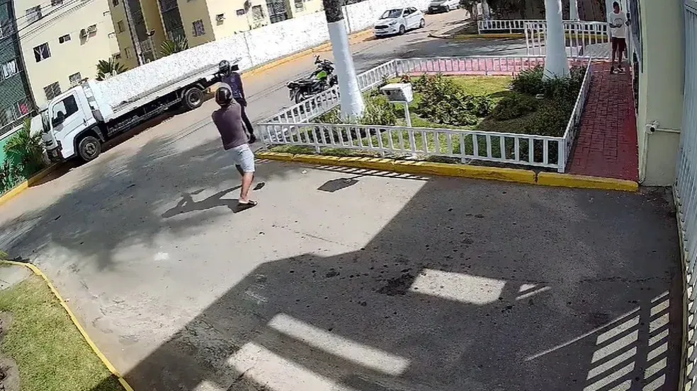 Desentendimento entre o agente da lei e o motociclista sobre a cobrança de R$ 7 por uma viagem.