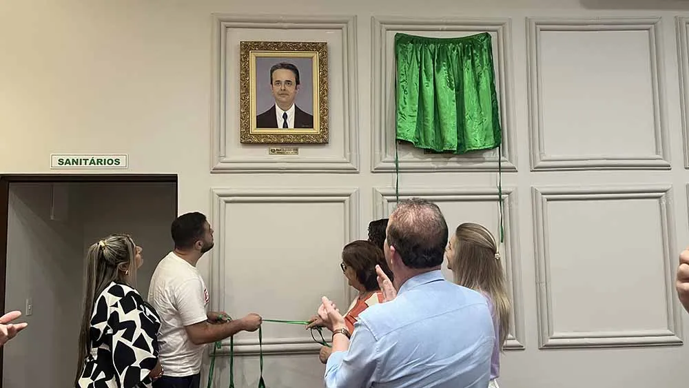 Emoção marca homenagem a Marcelo Reis na Prefeitura de Ivaiporã