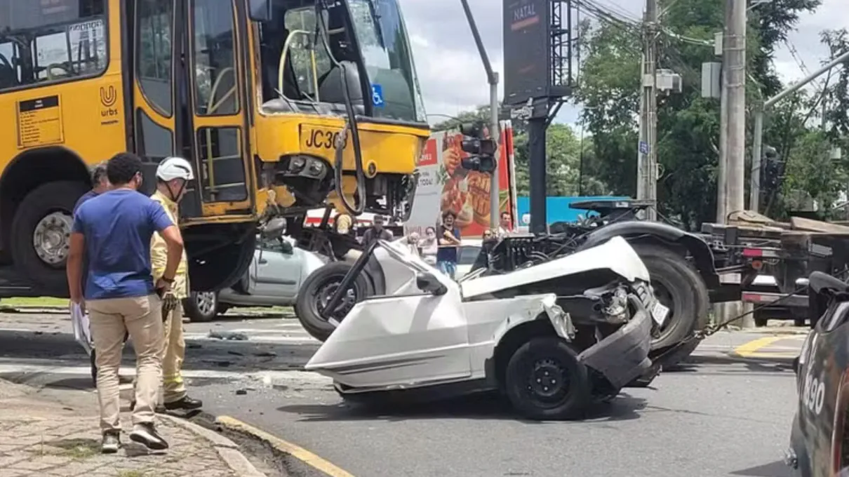 Engavetamento deixou uma pessoa morta e outras três feridas