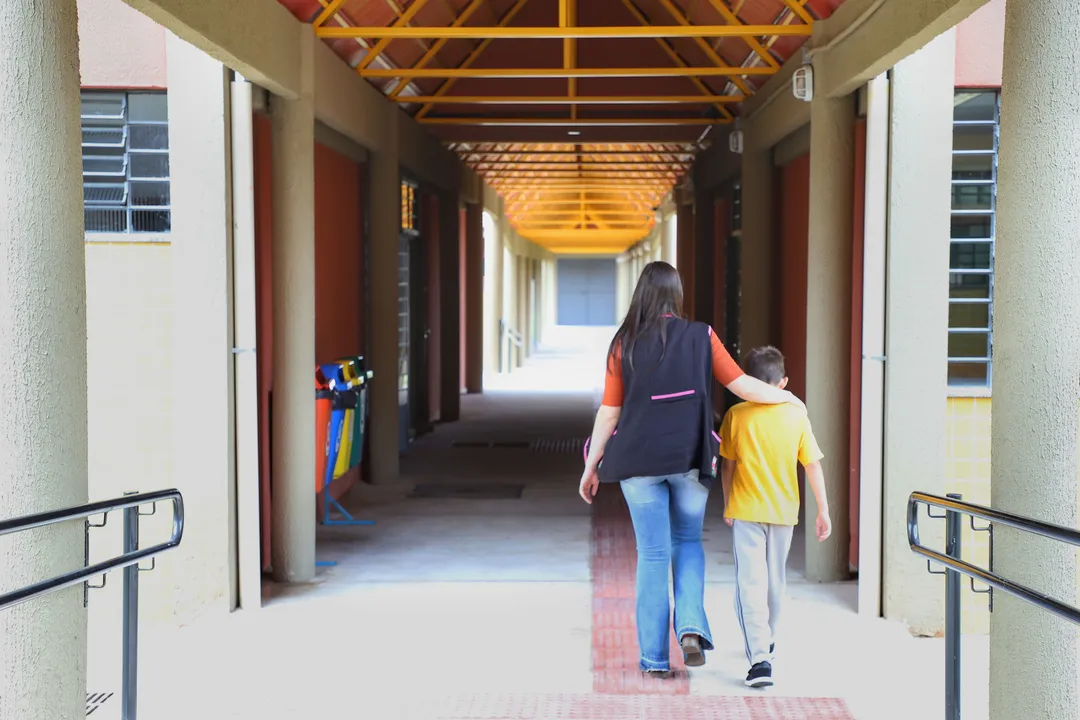 No total, 82 escolas de 34 municípios contarão com o apoio da iniciativa privada para obras de manutenção e reparo da infraestrutura, serviços administrativos, gestão de terceirizados da limpeza e segurança.