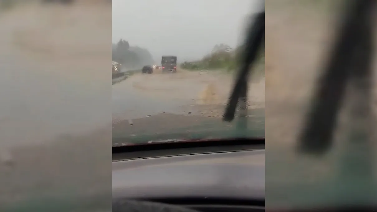 O Arroio da Ronda voltou a causar transtornos em Ponta Grossa,