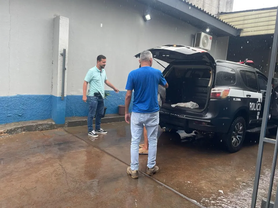 O jovem foi encaminhado ao Centro de Socioeducação (Cense) para cumprimento de medida socioeducativa, enquanto o homem preso será levado à delegacia de Jandaia do Sul.