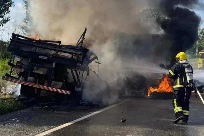 Os militares conseguiram controlar as chamas