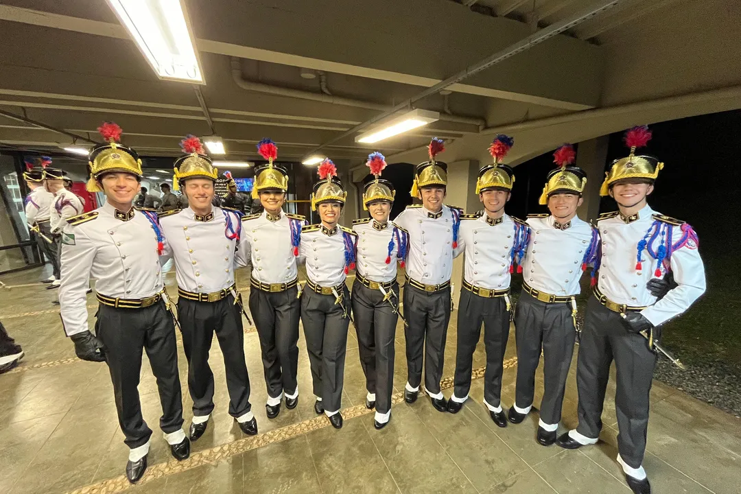 Para se tornarem oficiais do Corpo de Bombeiros, os interessados passam por um processo rigoroso de seleção e de formação