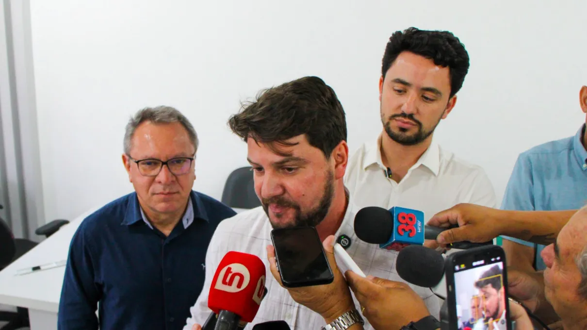 Prefeito eleito de Arapongas,Rafael Cita, durante entrevista coletiva