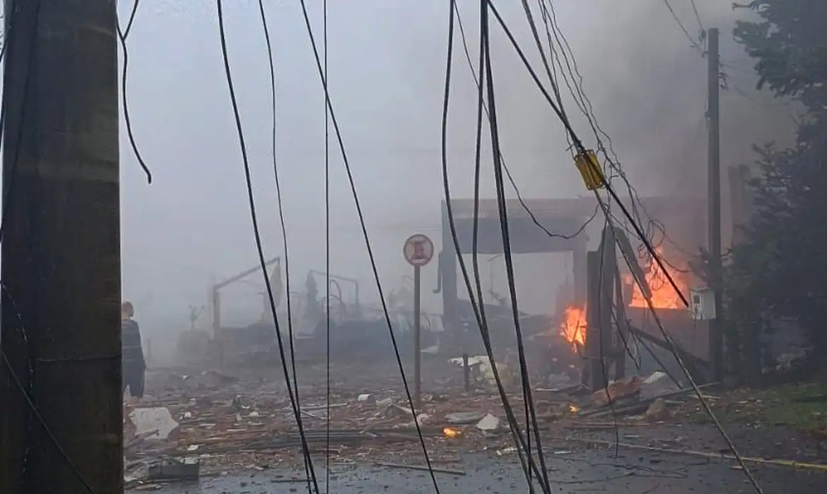 Queda do avião causou incêndio