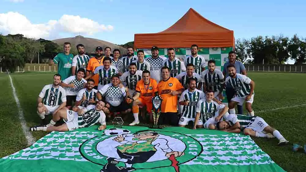 Retranca vence Invictus e conquista Campeonato de Futebol de Ivaiporã