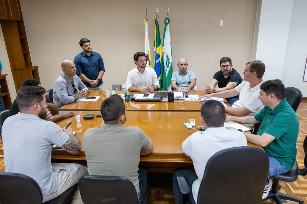 Rodolfo Mota e Recife durante reunião na Prefeitura de Apucarana