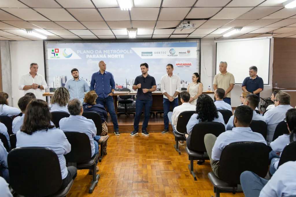 Rodolfo conversa com equipe da Fazenda