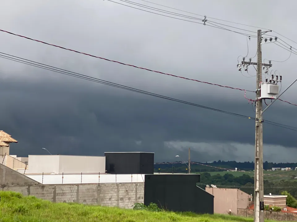 São aguardados grandes volumes de chuva em quase todo o Paraná nos próximos dois dias.