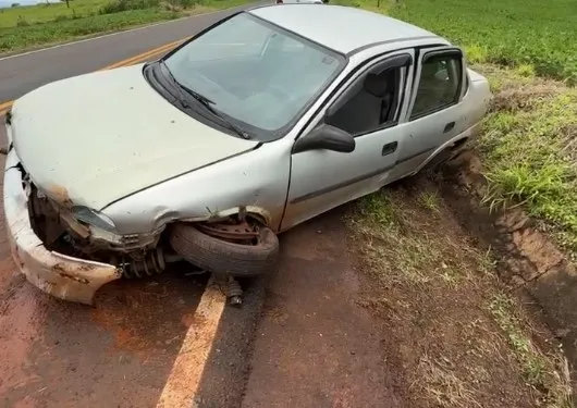 Veículo Chevrolet Corsa ficou destruído