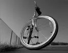 Morador de Arapongas apanha de bandidos durante roubo de bicicleta