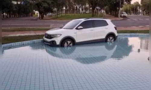 T-Cross é abandonado dentro do chafariz de cidade do Paraná