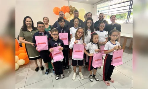 Rotary entrega óculos a 12 estudantes da rede municipal de Apucarana