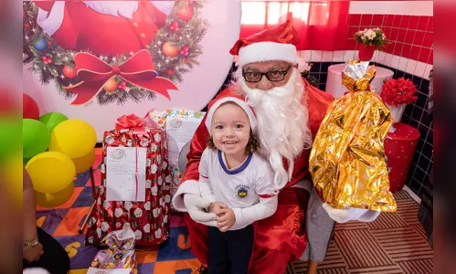 Papai Noel dos Correios entrega presentes no Cmei Serafim Colombo