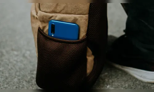 Adolescente vai jogar bola em quadra de Cambira e tem celular furtado