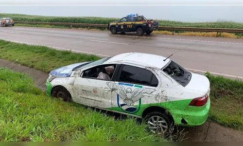 Carro da Secretaria de Estado da Saúde capota na rodovia BR-163
