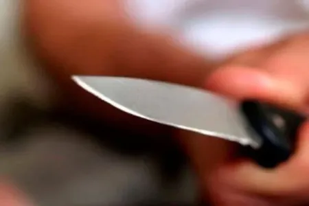 O homem teria usado a faca para ameaçar a mãe