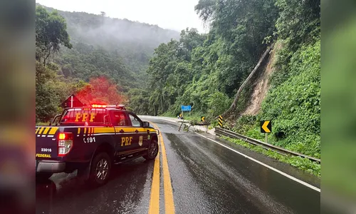 Interdição total da BR-277 é mantida após novos deslizamentos