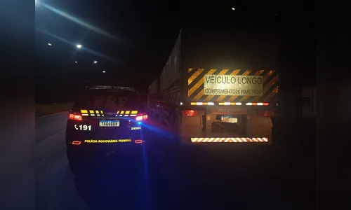 Caminhoneiro é parado no PR após dirigir por 25h sob efeito de rebite