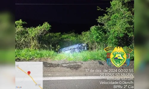 Motorista é hospitalizado após carro capotar e pegar fogo na PR-160