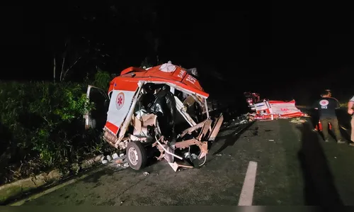 Acidente com ambulância do Samu na BR-476 deixa quatro mortos no PR
