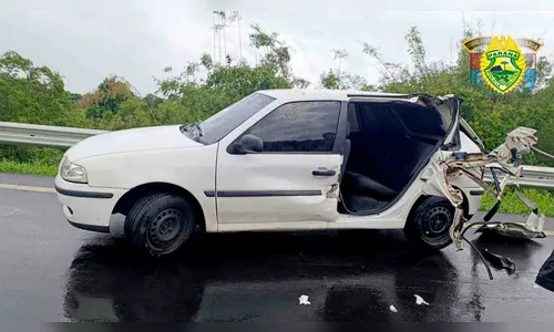 Acidente na PR-092 entre caminhão e carro deixa um morto e 3 feridos