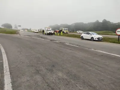 Acidente ocorreu na madrugada deste sábado (4)