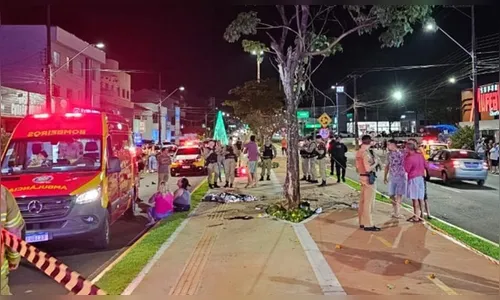 Moto bate contra árvore e criança de três anos morre