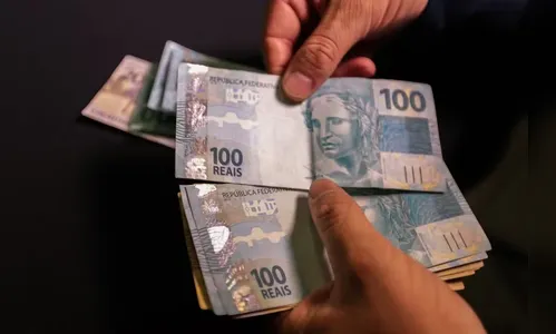 Lula assina reajuste do salário mínimo a partir de 2025