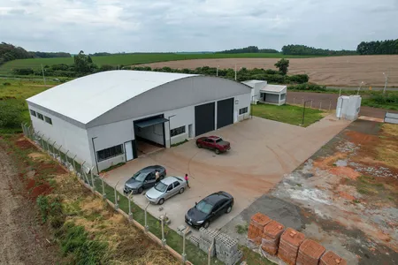 Barracão industrial no município de Califórnia.