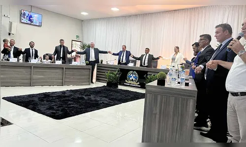 Carlos Gil toma posse em terceiro mandato e destaca metas de gestão