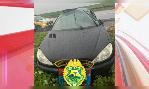 Motorista fica ferida após carro capotar na PR-170 em Rolândia