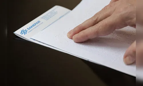 Clientes com deficiência visual recebem carta em braile da Sanepar