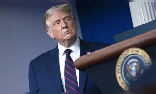 Trump assina ordem executiva que muda tarifas sobre remessas da China