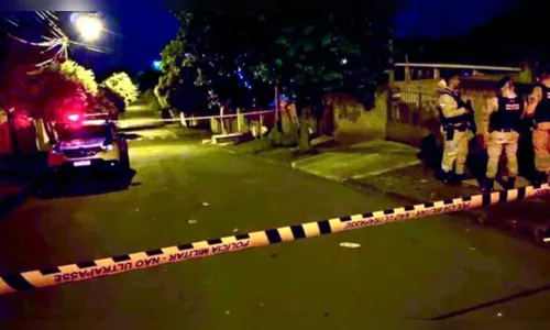 Homem é decapitado na frente da mãe após chutar portão na vizinhança